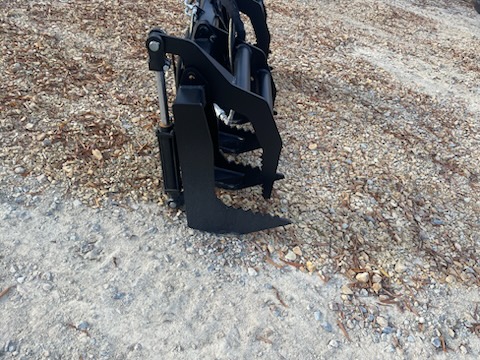 Loflin Compact Tractor Vertical Root Grapple Loflin Compact Tractor Vertical Root Grapple